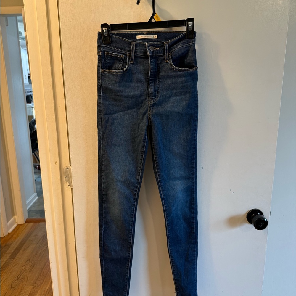 Levi's High-Rise Skinny Jeans in Dark Blue Wash